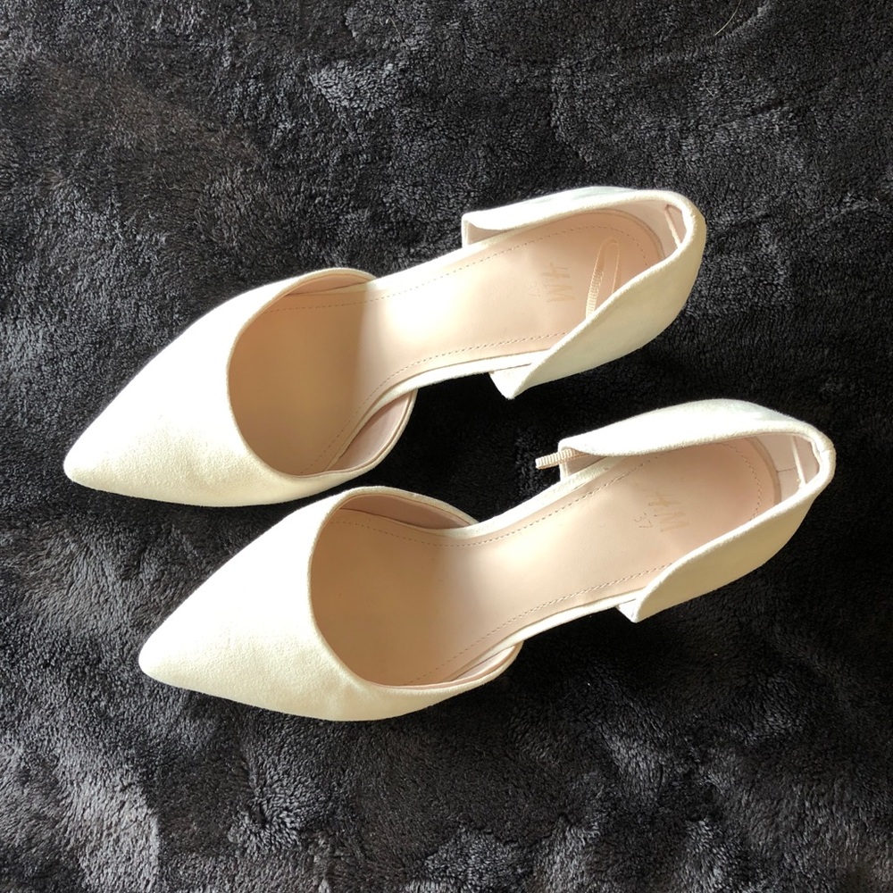 H&M Beige Pumps